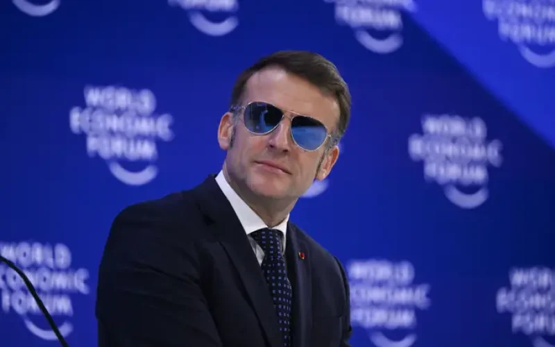 França quer travar redes sociais antes dos 15 anos