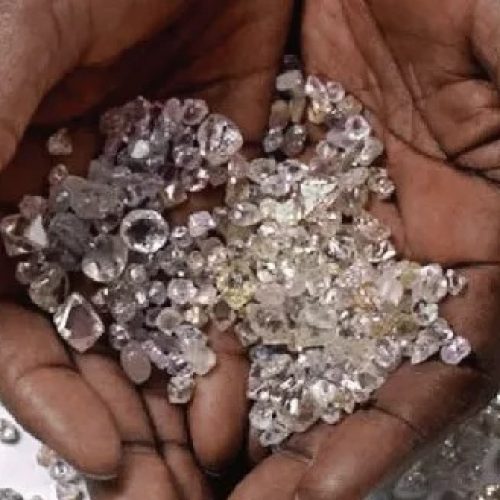 Produzir diamantes já não basta. Angola quer vendê-los onde o valor é decidido
